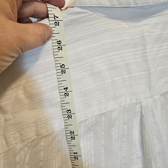 White button down blouse - Picture 4 of 6